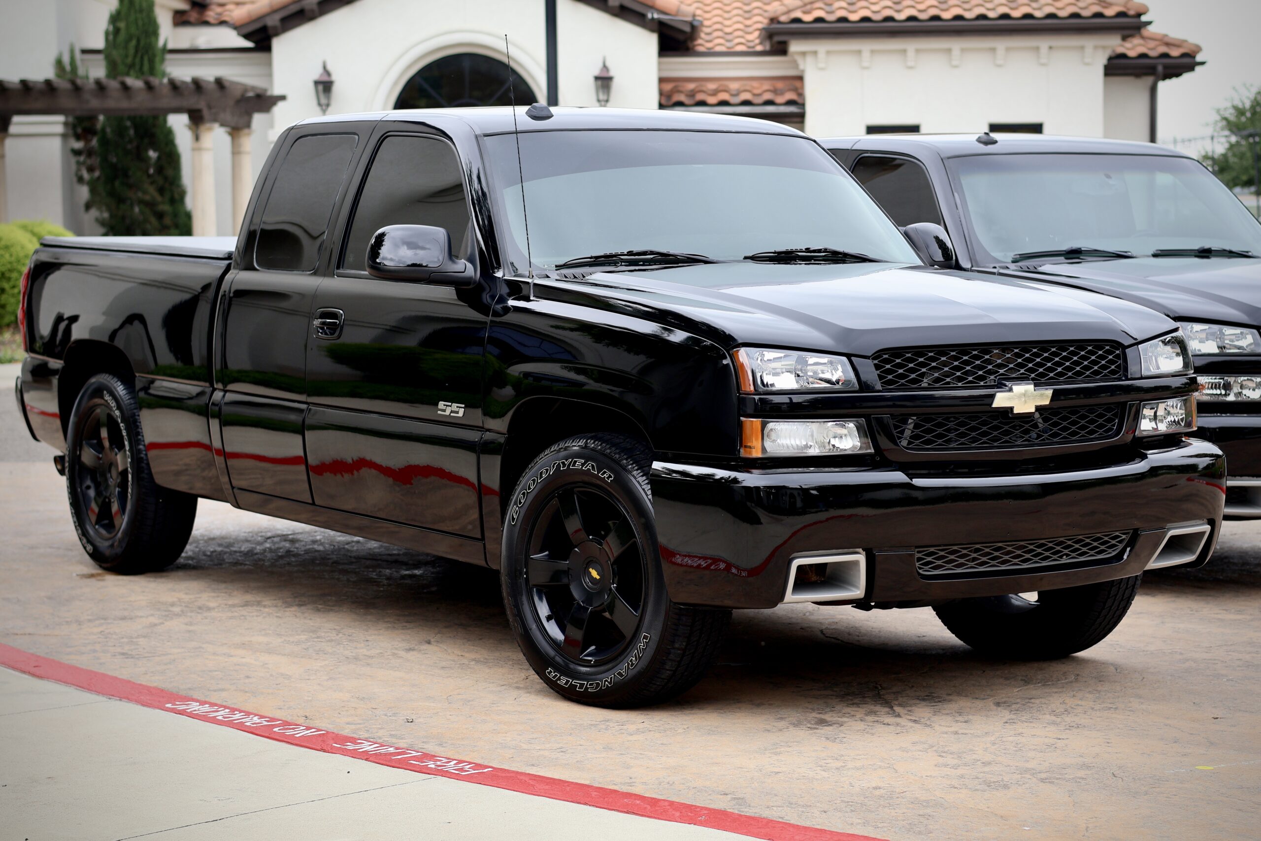 **SOLD**2004 Chevrolet Silverado Super Sport 6.0L AWD *120K MILES* J