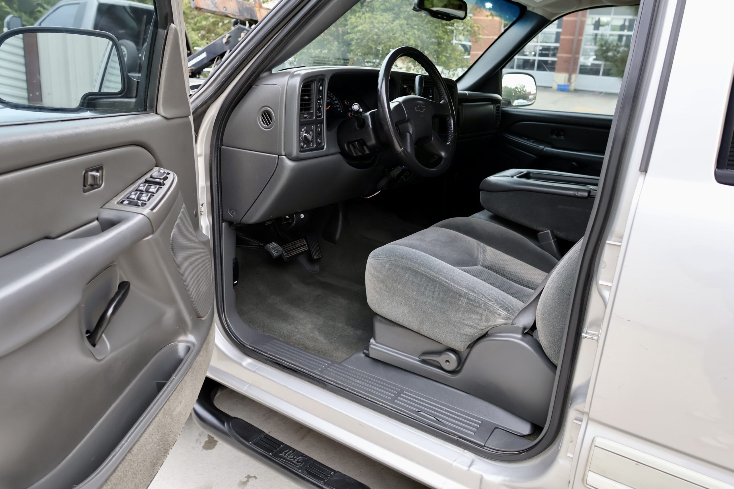 **SOLD**2005 Chevrolet Silverado 1500 LS Z71 5.3L 4×4 **ONE OWNER** J