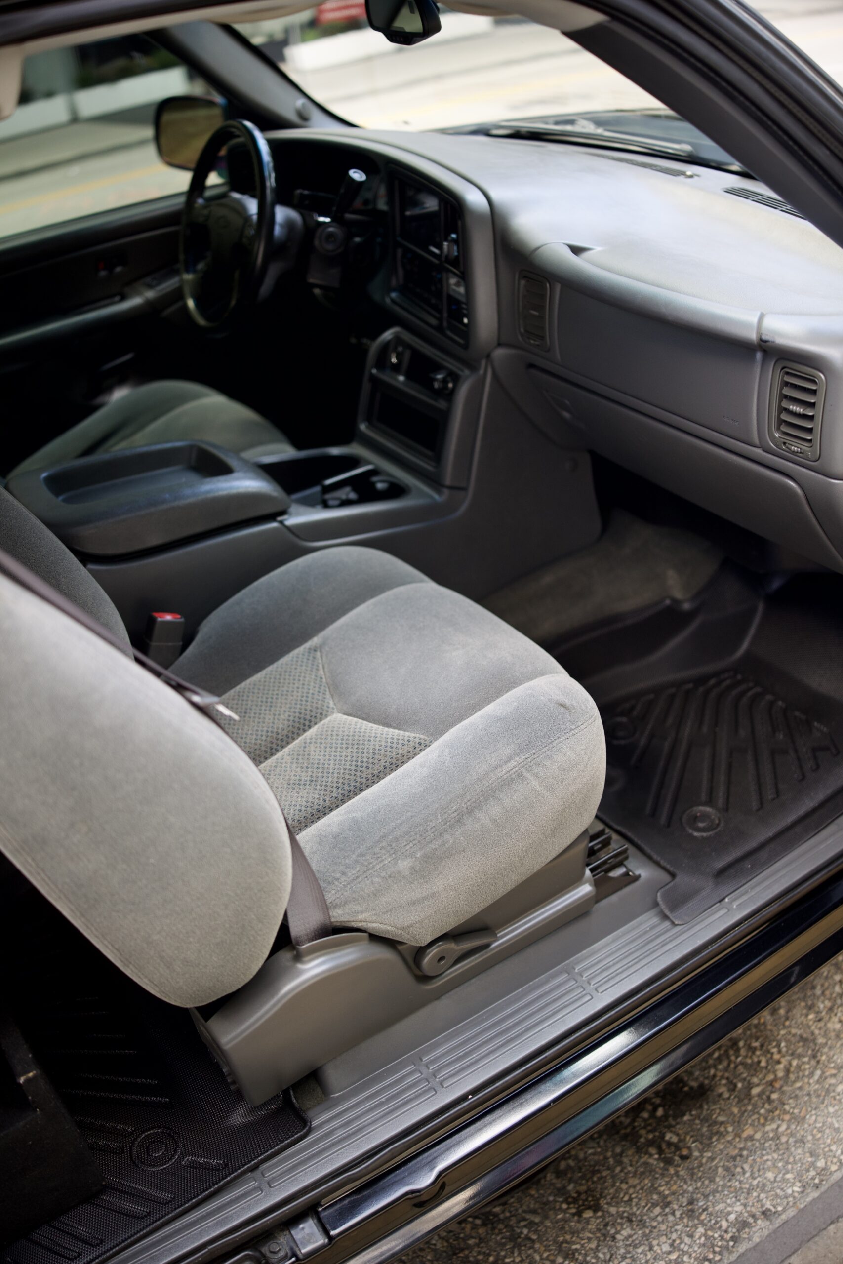 2004 Chevrolet Silverado 1500 LS - Photo 11